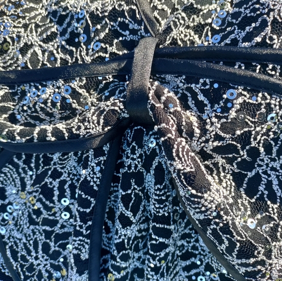 Beautiful seguin blouse for for the holidays. - Picture 4 of 4